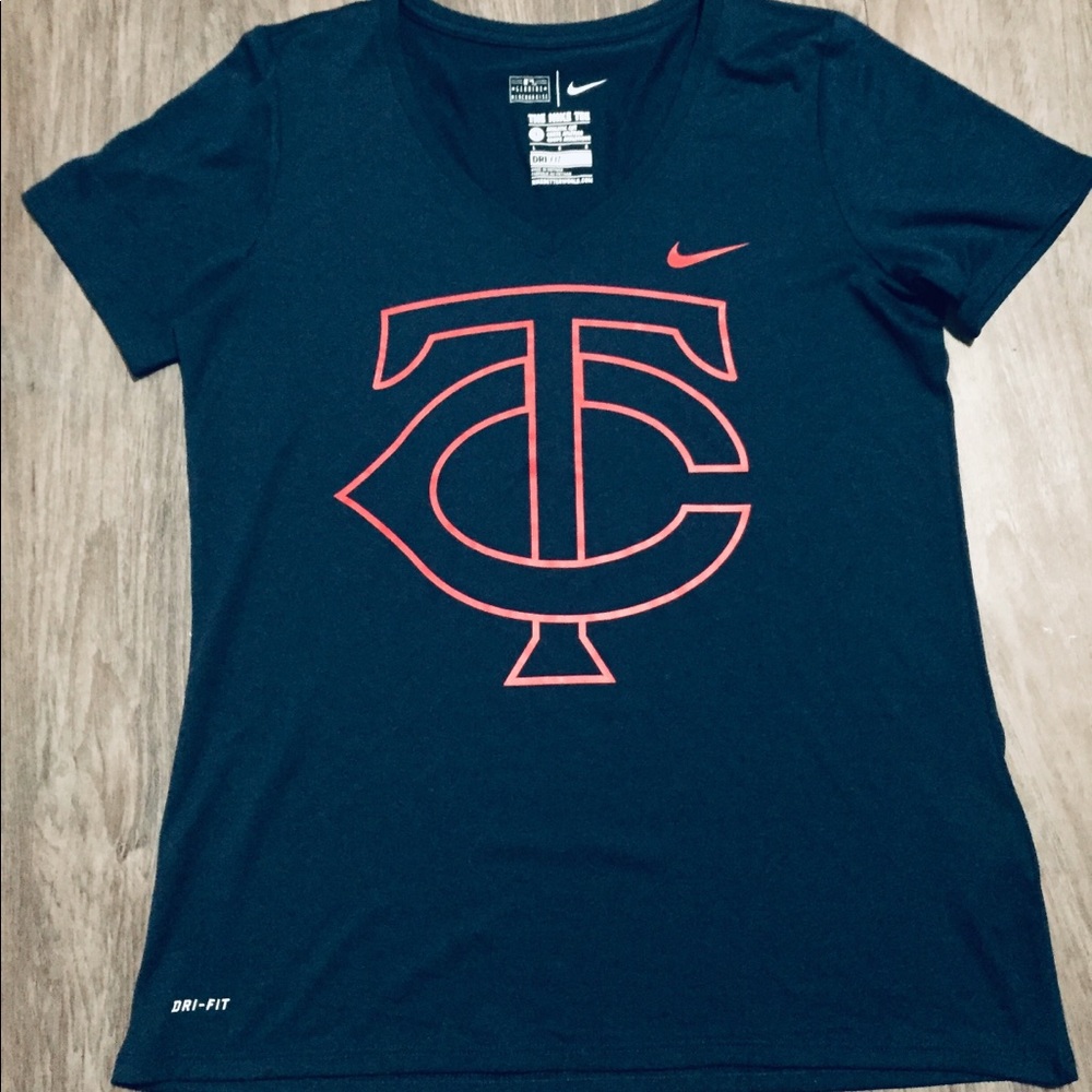 NWOT Twins Nike DriFit VNeck! ⚾️